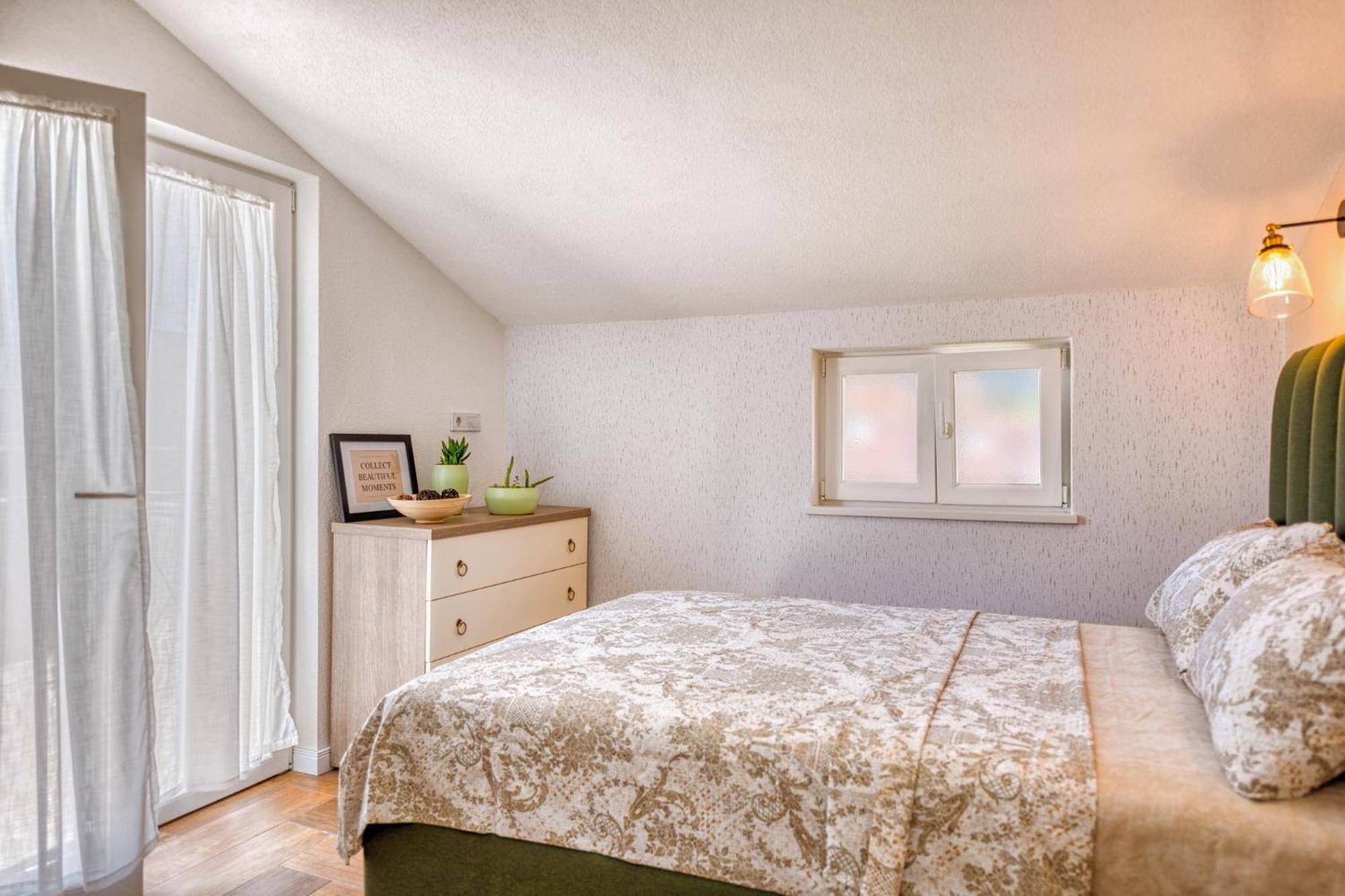 Miro Guesthouse 티바트 외부 사진
