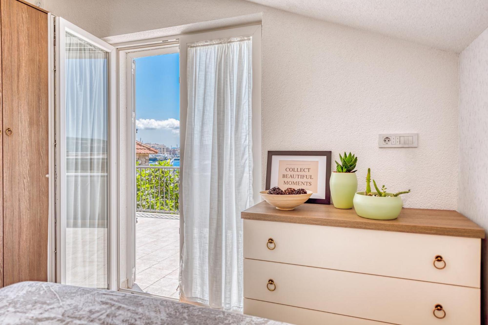Miro Guesthouse 티바트 외부 사진