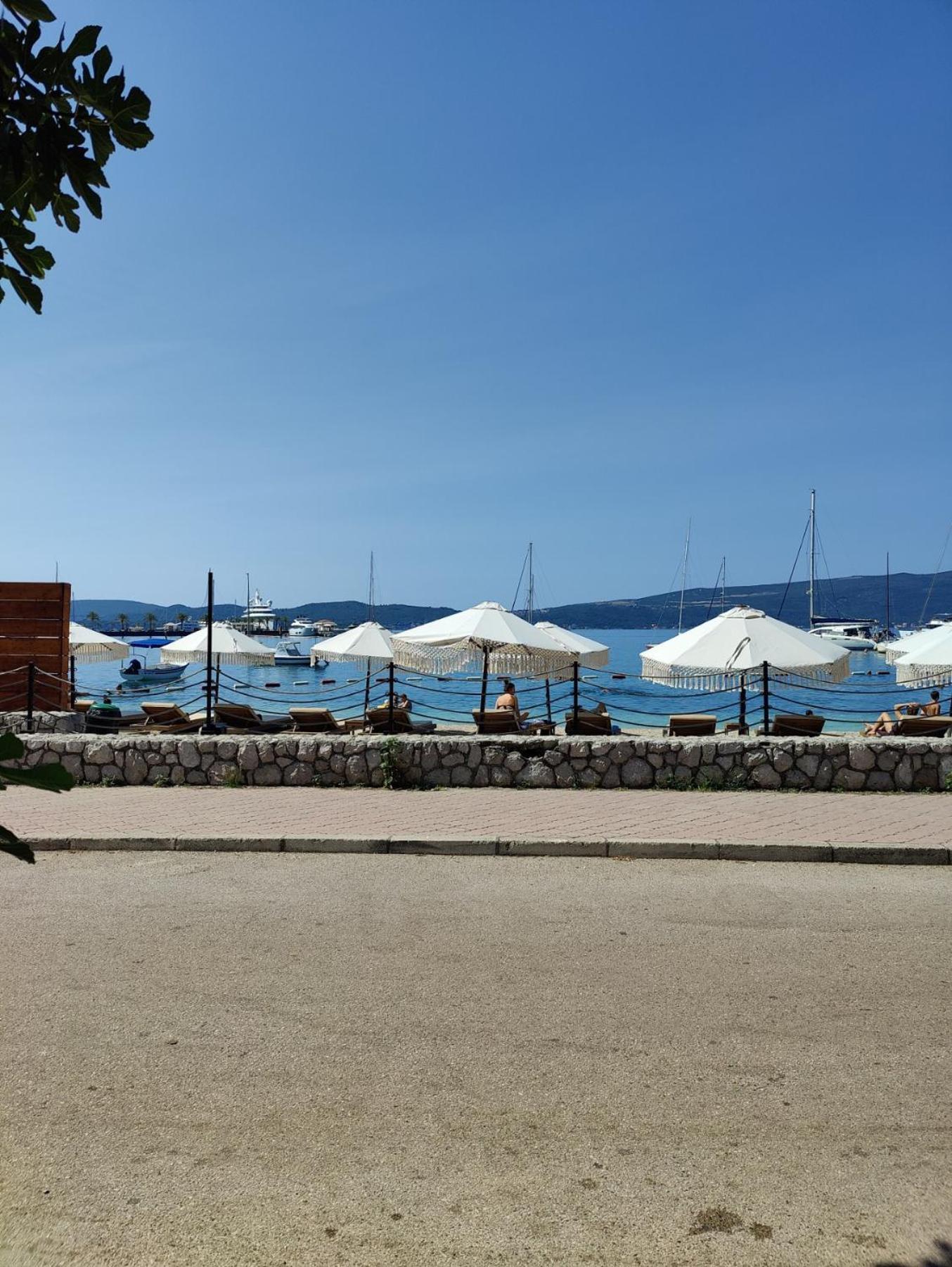 Miro Guesthouse 티바트 외부 사진