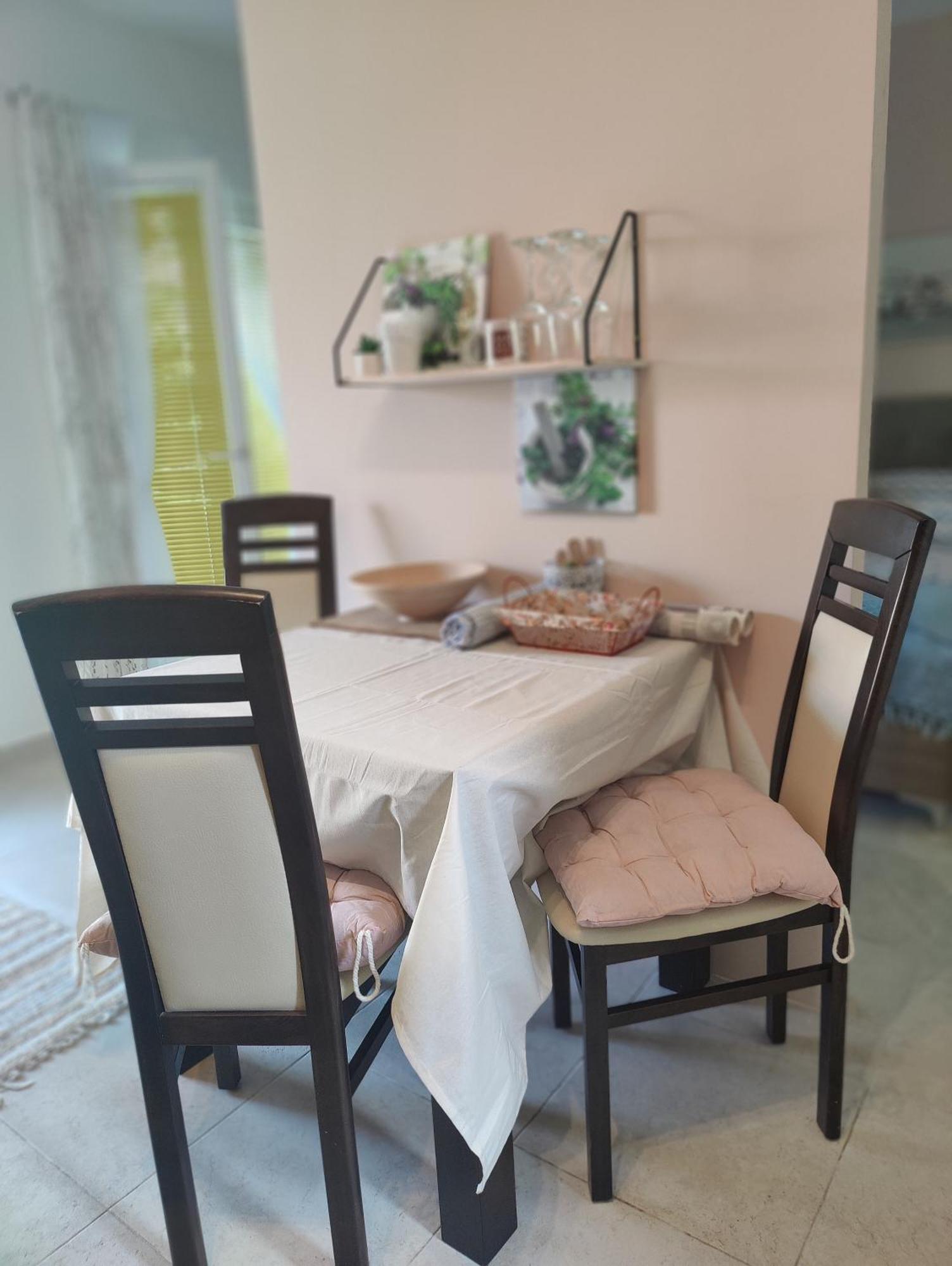 Miro Guesthouse 티바트 외부 사진